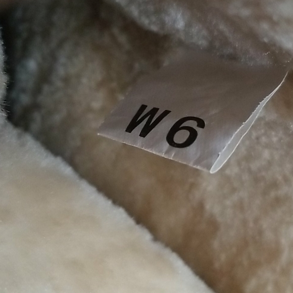 UGG BOOTS - Picture 7 of 7